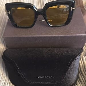 New authentic 
Tom Ford Black Square Sunglasses With Yellow Lens. FT1157 01E 50.